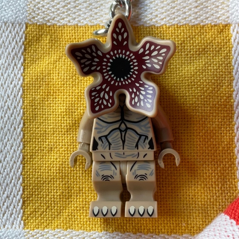 RARE 🪰 LEGO STRANGER THINGS DEMOGORGON  KEY CHAIN 🪰  NWT🪰 - Picture 10 of 16